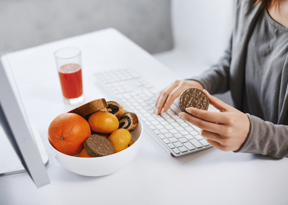 8 Alasan Kenapa Cemilan Bikin Karyawan Betah di Kantor